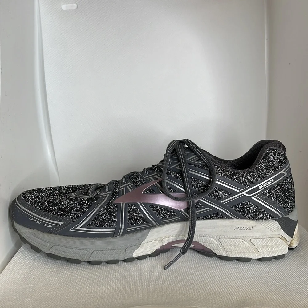 Brooks Women’s Adrenaline GTS 17 Grey/Black/Pink Size 11 - EUC